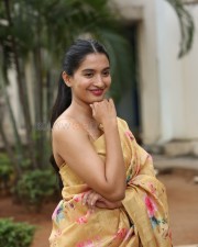 Actress Bhavana Vazhapandal at Mayalo Movie Press Meet Pictures 18