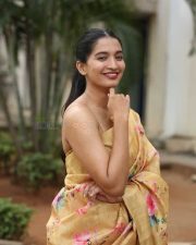 Actress Bhavana Vazhapandal at Mayalo Movie Press Meet Pictures 19