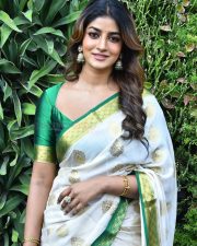 Actress Dimple Hayathi at Bhartha Mahasayulaki Wignapthi Movie Blockbuster Meet Pictures 09