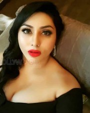Actress Namitha Glamourous Saree Pictures 04
