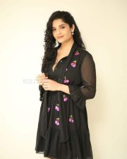 Actress Ritika Singh at In Car Movie Press Meet Pictures 11