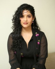 Actress Ritika Singh at In Car Movie Press Meet Pictures 28