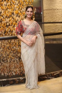 Actress Ruhani Sharma at Nootokka Jillala Andagadu Pre Release Event Photos 01