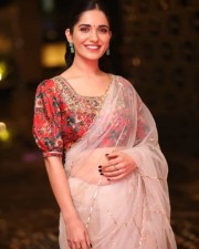 Actress Ruhani Sharma at Nootokka Jillala Andagadu Pre Release Event Photos 19
