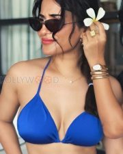 Alluring Ruhani Sharma Cleavage in a Blue halter bikini and floral sarong Photos 01