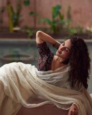 Attractive Ruhani Sharma in a Cream Saree and Printed Blouse Photos 02