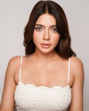 Bang Baang Actress Ruhii Singh in a White Lace Floral Camisole Pictures 03