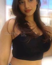 Big Busted Ketika Sharma in a Black Crop Top Photos 02