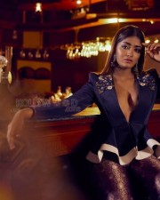 Dimple Hayati Sexy Cleavage in a Pub 01