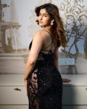 Glamorous Actress Sakshi Malik in a Black Sequin Backless Gown Photos 06