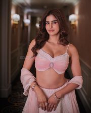 Glamorous Actress Sakshi Malik in a pink and white embellished sweetheart crop top with lace trim photos 03