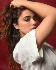Gorgeous Ketika Sharma in a Printed White T Shirt Photos 02 Gorgeous Ketika Sharma in a Printed White T Shirt Photos 02
