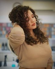 Gorgeous Ritika Singh in a Half Sleeve Light Brown Crop Top Pictures 01