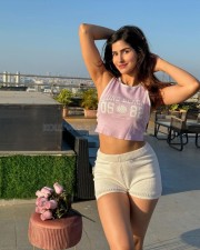 Hot Sakshi Malik in Short Pink Top and Shorts Pictures 04