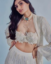 Indian Actress Athiya Shetty Sexy Picture 01