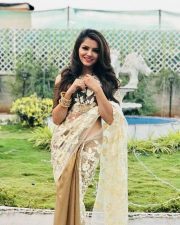 Indian Actress Rubina Dilaik Candid Photos 15