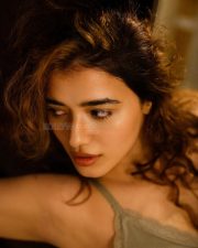 Intimate and Hot Ketika Sharma in a Light Grey Camisole Photos 02