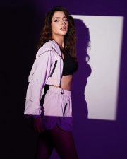 Masti 4 Actress Ruhi Singh in a lavender blouse with black sports bra photos 01