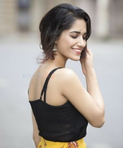 Meet Cute Heroine Ruhani Sharma Sexy Photos 01