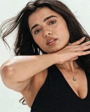 Mesmerizing Actress Ketika Sharma in a Black Halterneck Crop Top Photos 01 Mesmerizing Actress Ketika Sharma in a Black Halterneck Crop Top Photos 01