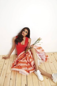 Model Athiya Shetty Sexy Photoshoot Pictures 02