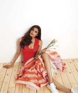 Model Athiya Shetty Sexy Photoshoot Pictures 02