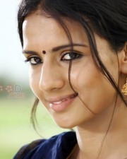 Nerungi Vaa Muthamidathe Movie Heroine Sruthi Hariharan Stills 02