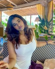 Romantic Heroine Ketika Sharma in a White Mini Dress Pictures 01 Romantic Heroine Ketika Sharma in a White Mini Dress Pictures 01
