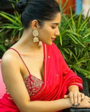 Ruhani Sharma Glamourous Cleavage Saree Photo 01