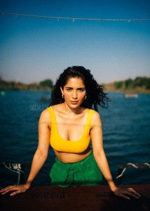 Ruhani Sharma in Sexy Yellow Top Showing Cleavage Photos 01