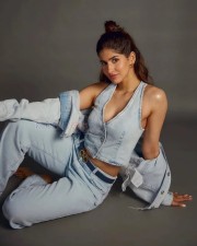 Sakshi Malik in a Sexy Denim Outfit Pictures 04
