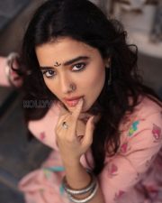 Sensual Ketika Sharma Cleavage in a Pink Printed Saree Photos 02 Sensual Ketika Sharma Cleavage in a Pink Printed Saree Photos 02