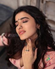 Sensual Ketika Sharma Cleavage in a Pink Printed Saree Photos 04 Sensual Ketika Sharma Cleavage in a Pink Printed Saree Photos 04