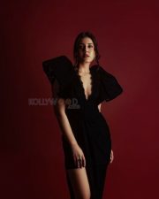 Sexy Cute Actress Raashi Khanna Photoshoot Stills 10