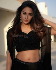 Sexy Erica Fernandes Showing Navel in a Black Embroidered Lehenga Choli with Dupatta Photos 02