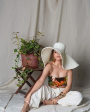 Sexy Rubina Dilaik in an Orange and White Outfit with a Summer Hat Photos 02