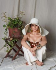 Sexy Rubina Dilaik in an Orange and White Outfit with a Summer Hat Photos 04