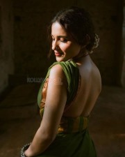 Sexy Ruhani Sharma in a Traditional Green Saree without Blouse Photos 04