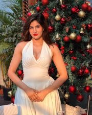 Sexy Sakshi Malik in a White Halter Neck Dress Pictures 04