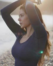 Sexy Sonam Bajwa in a Long Sleeve Crop Top and Denim Pant at the Beach Photos 05 Sexy Sonam Bajwa in a Long Sleeve Crop Top and Denim Pant at the Beach Photos 05