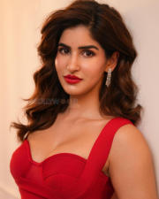 Smoldering Sakshi Malik Cleavage in a Red Bustier Mermaid Gown With Tiered Tulle Hem Photos 01 Smoldering Sakshi Malik Cleavage in a Red Bustier Mermaid Gown With Tiered Tulle Hem Photos 01