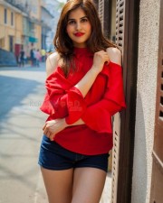 Sonu Ke Titu Ki Sweety Actress Sakshi Malik Sexy in Shorts 01 Sonu Ke Titu Ki Sweety Actress Sakshi Malik Sexy in Shorts 01