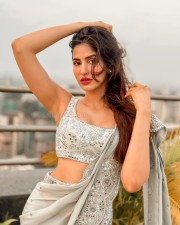 Stunning Sakshi Malik in a Shimmering Cream Colored Saree Pictures 02