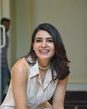 Stylish Sensual Samantha Photos 01