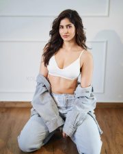 Super Sexy Sakshi Malik in a White Bralette and Sky Blue Jeans Photos 04 Super Sexy Sakshi Malik in a White Bralette and Sky Blue Jeans Photos 04
