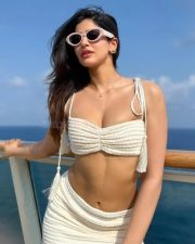 Super Sexy Sakshi Malik in a White Bralette and Thigh Slit Skirt Pictures 02