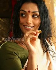 Swetha Menon In Thaaram Movie Stills 04
