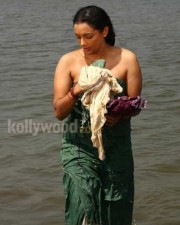 Swetha Menon In Thaaram Movie Stills 11