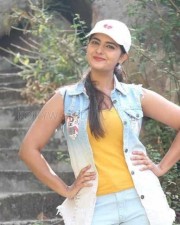 Telugu Heroine Neha Deshpande Pictures 11