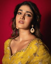 Tollywood Heroine Dimple Hayathi in a Yellow Organza Saree with Matching Short Sleeved Blouse Photos 04